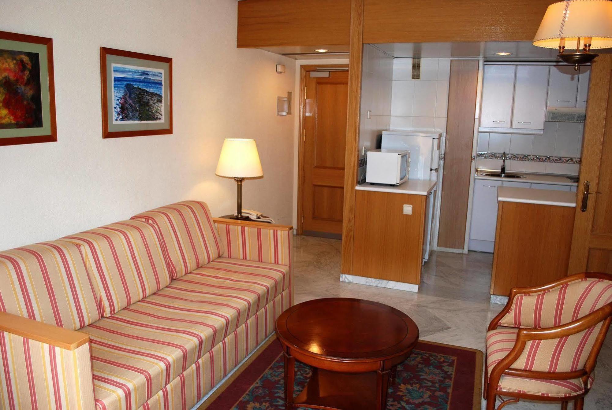 Aparthotel Convencion-Barajas Madrid Kültér fotó